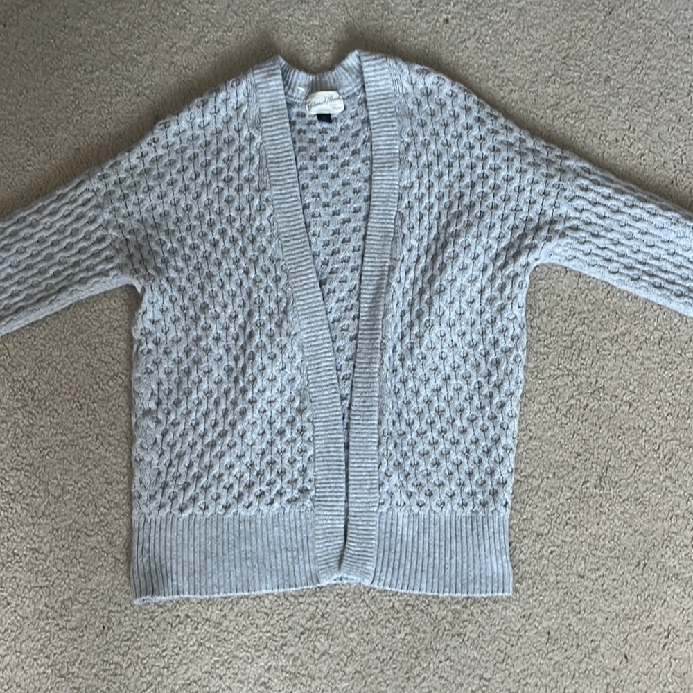 Universal threads sweater